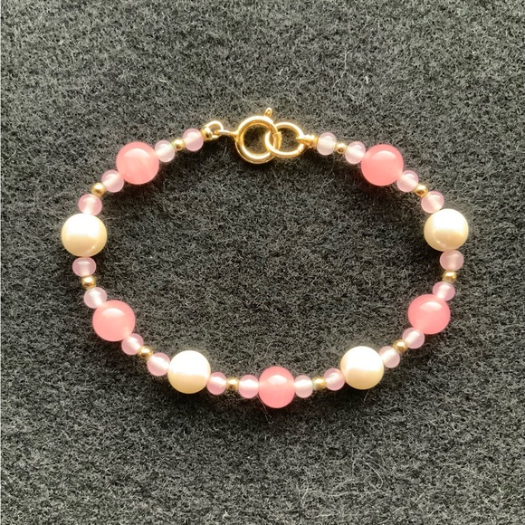 Beaded Bracelet Pink Gemstone and Imitation Pearls with Gold Tone Bead Spacers - Picture 7 of 13